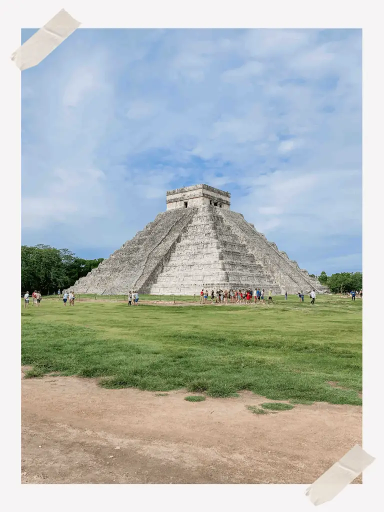 Mexico Travel Guide.Chichen Itza Kukulkan Pyramid Mexico